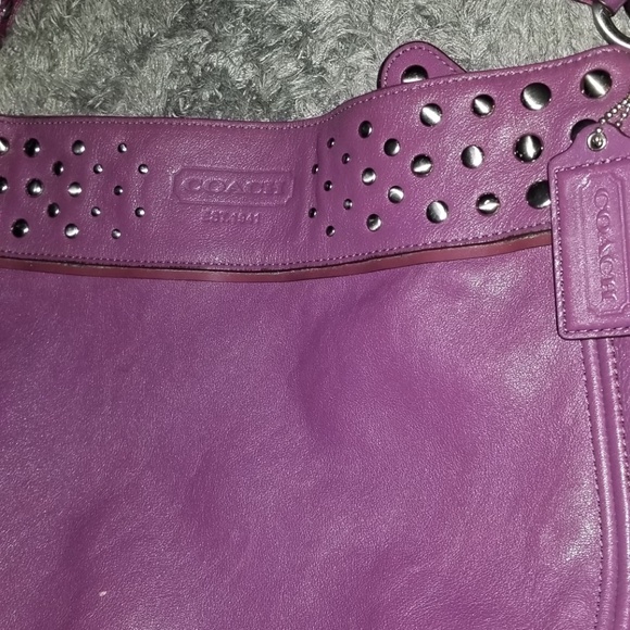 Coach Zoe studded plum purple silver convertible straps shoulder hobo bag - Picture 4 of 5